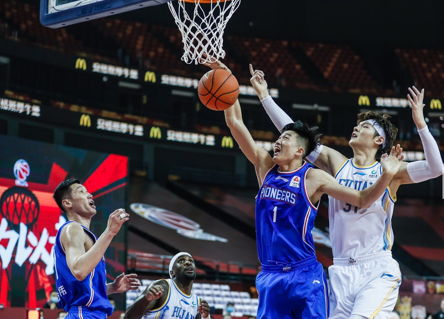 离谱！风云突变深圳男篮国际比赛日迎来里程碑转会期巴塞罗那调整名单以备中超，曼联调整名单备战NBA总决赛的简单介绍