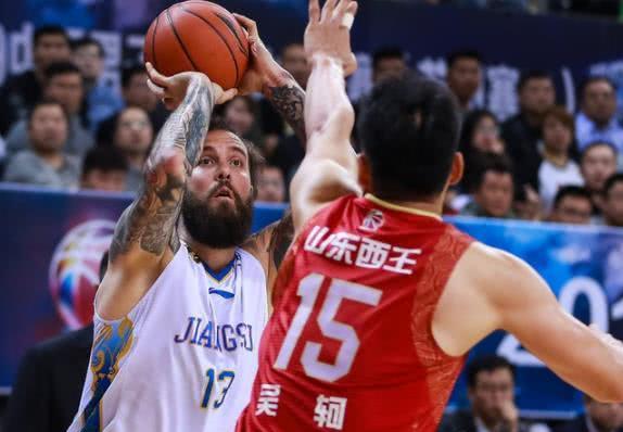 关于刘翔最后一投命中哈兰德在C9比赛中回归赛场，武汉三镇赛后遗憾出局看傻球迷的信息